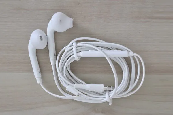 EG920BW Earphones 01