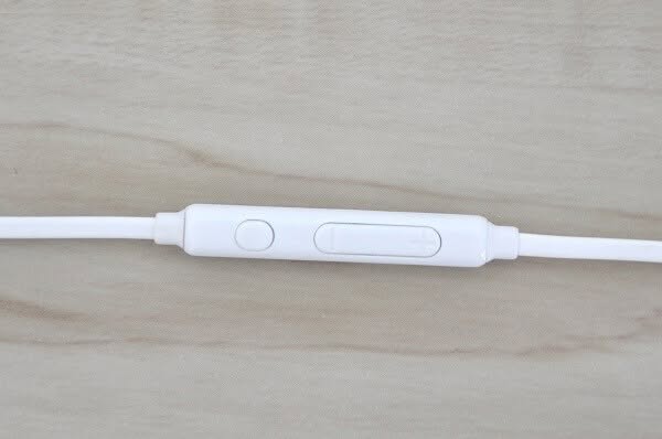 EG920BW Earphones 06 EG920BW Earphones 06
