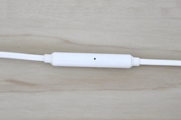 EG920BW Earphones 07 EG920BW Earphones 07