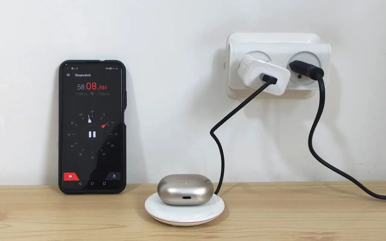 Xiaomi Buds 4 Pro Charging1