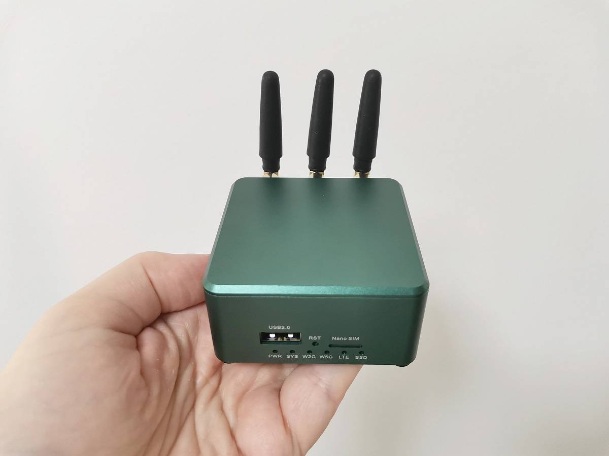 Banana Pi BPI-R3 Mini Review: A Tiny & Fast 2.5GbE router board